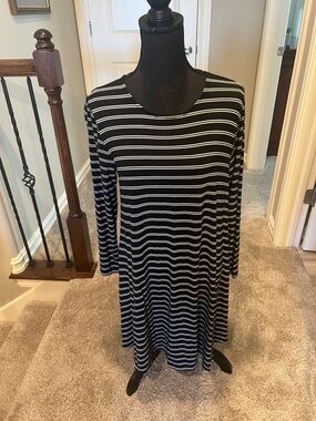 Old Navy Black and White Striped Long-Sleeve Midi Dress
